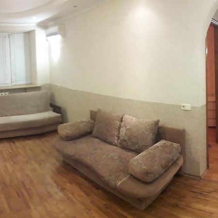 Appartment Near M. 23 Serpnya คาร์คิฟ ภายนอก รูปภาพ