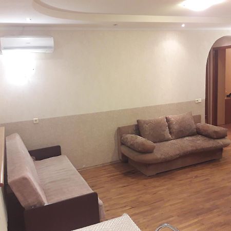 Appartment Near M. 23 Serpnya คาร์คิฟ ภายนอก รูปภาพ